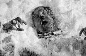 迪亚特洛夫事件解密，9人远足滑雪队葬身大雪山（外星人下死手）