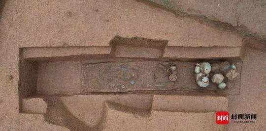 四川渠县城坝遗址考古再获重大进展 发现“賨人”贵族船棺墓葬