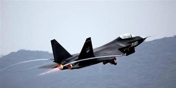 中国最新的战斗机J-20和J-31还没有大规模投入使用