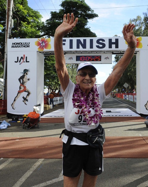 世界上跑完马拉松的最老的女人