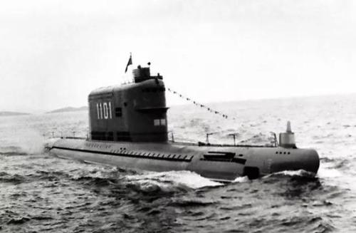 我国第一艘常规动力潜艇