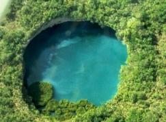 墨西哥塔毛利帕斯天坑，世界上最深水洞（达到339米）