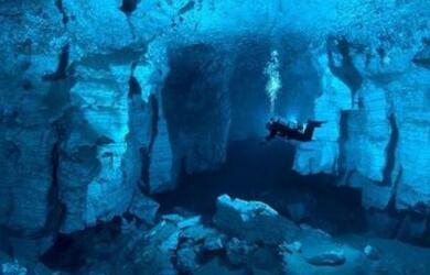 死亡率最高的极限洞穴潜水，美国洞穴一年死25人