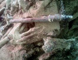 英国700年前的圣比兹木乃伊，蜂蜡密封尸体出土宛如活人