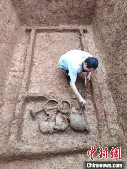 考古人员在湖南常德汉寿老坟山墓群发现屈原时代墓葬