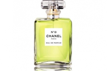全球销售额最高的著名香水是香奈尔5号香水