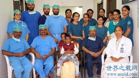 ​印度7岁男孩下颚肿胀,嘴里竟然多长了526颗牙齿