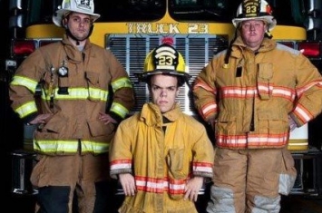 世界上最矮的消防员，只有1.27米