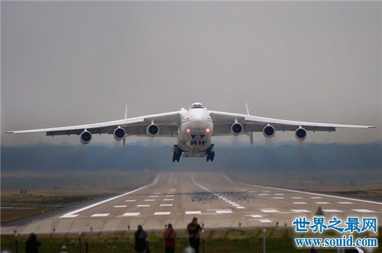 世界最大飞机，安-225运输机整体的长度达到八十多米！