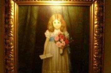 《德里斯基尔酒店的小女孩画像》的灵异事件