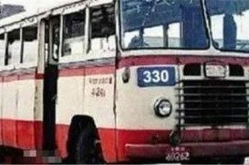 北京密云水库灵异事件：330公交车失踪 油箱全是鲜血