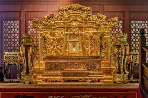 故宫的龙椅是什么材质的?是不是纯金打造的揭秘