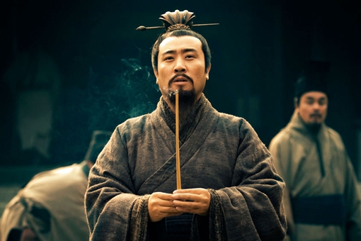 刘备在汉献帝活着的时候称帝为什么没有被后人谴责?