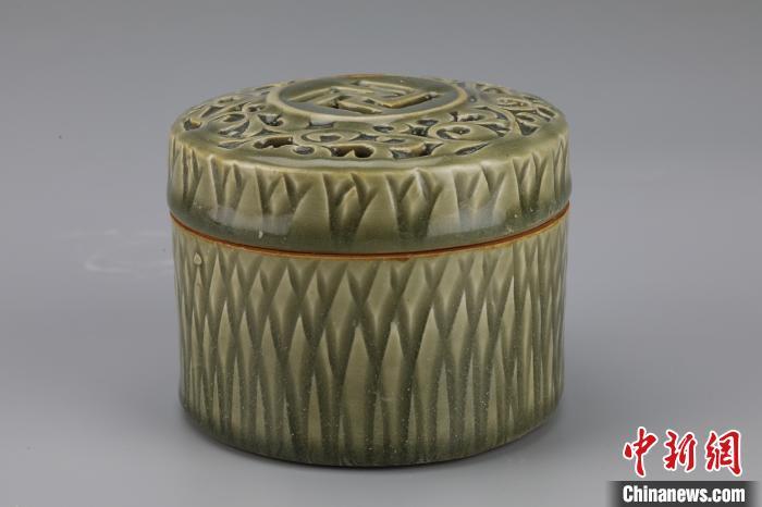 西安发现北宋孟氏家族墓地 出土罕见耀州窑青釉瓷器