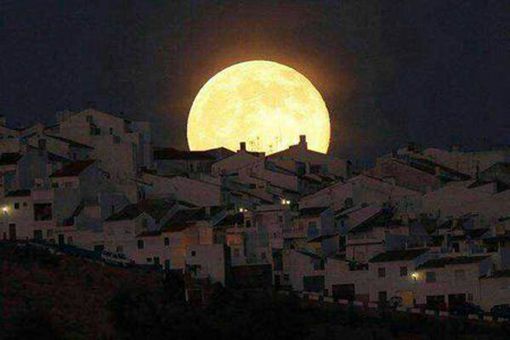 为什么中秋节农历8月15的月亮那么亮?