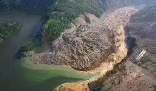三峡大坝水里有什么，传闻三峡大坝里关着龙是真的吗？