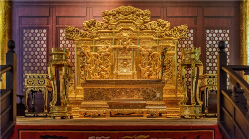 故宫的龙椅是纯金做的吗