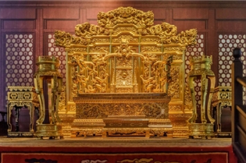 故宫的龙椅是纯金做的吗