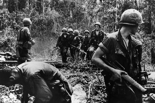 越南战争中,美国宁愿战败为何也不扔原子弹?