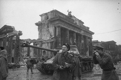 柏林战役,外围重兵为何不回防柏林?