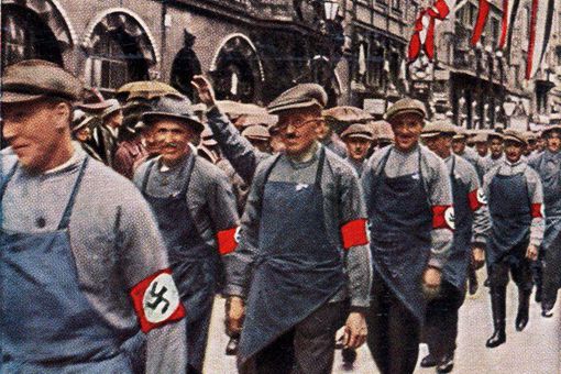 希特勒是如何发起啤酒馆暴动的?暴动之前他又做了些什么?