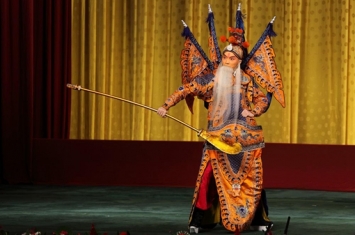 古代戏班的戏服有五爪龙,为什么不会被皇帝治罪?