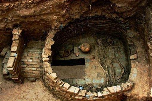 两千多年的古墓中惊现巨龟,真相到底是什么?