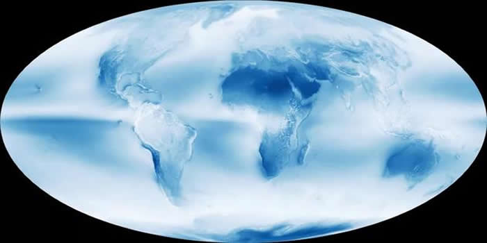 图中显示了十多年来全球云层的分布，由NASA的Aqua卫星拍摄。
