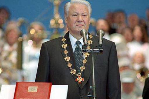 叶利钦问普京:你能胜任总统这个位置吗?普金回复了四个字