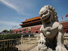 北京天安门离奇事件，镇国神兽石狮子前后离奇移动1米