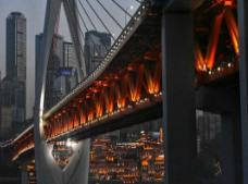 重庆千厮门大桥闹鬼事件，揭秘深夜电台女鬼的恐怖声音