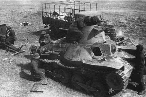 二战期间,日本是如何利用几千个玻璃瓶子毁掉苏联上百辆坦克的?