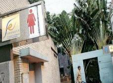 香港维多利亚公园厕所事件，男公厕镜子灵异显像(指认杀人犯)