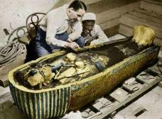 古埃及金字塔灵异事件，埃及木乃伊吃人图片曝光