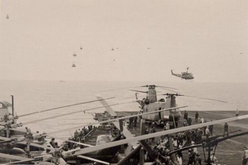 越战结束后,美军为何要将直升机扔进大海?