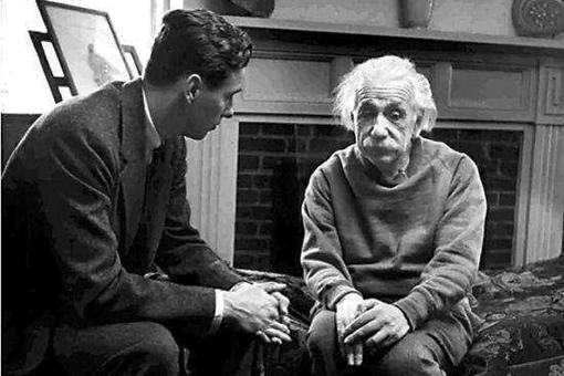爱因斯坦智商有多高?到底有多聪明?