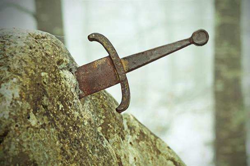 历史上的石中剑真的属于亚瑟王的吗?它到底属于谁?