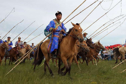 蒙古族的那达慕由来及历史是怎样的?
