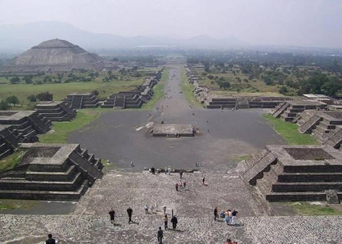墨西哥古城特奥蒂瓦坎的月亮金字塔发现藏古人期望可通向阴间的神秘地道