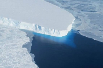 美国宇航局：南极洲西部思韦茨冰川下方300米深洞穴可能导致全球灾难