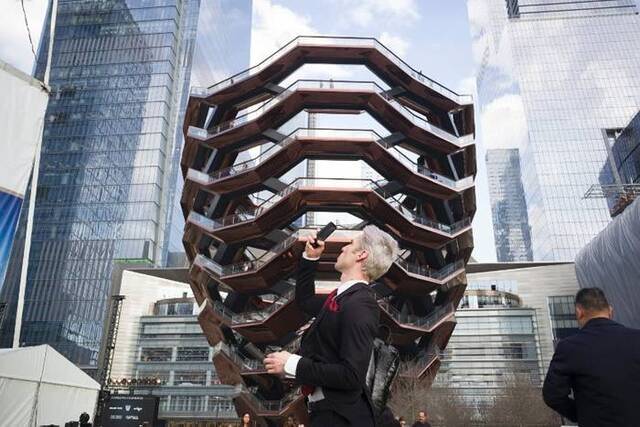 美国纽约哈德逊广场揭幕 独特塔形建筑“Vessel”成新地标
