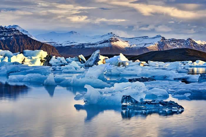 欧洲冰岛最大的杰古沙龙冰河湖“钻石冰沙滩”风景美不胜收