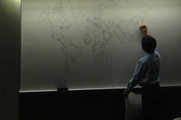 美国11岁自闭症男孩手绘出完整世界地图惊呆大学生