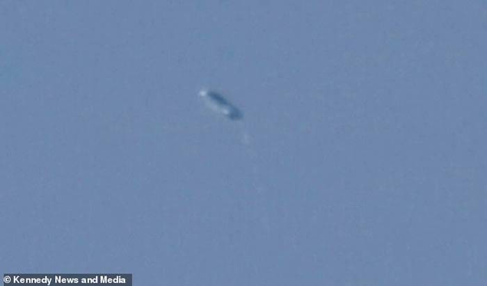 美国北卡罗莱纳州天空惊现药丸形状UFO 网民认为是外星人太空船