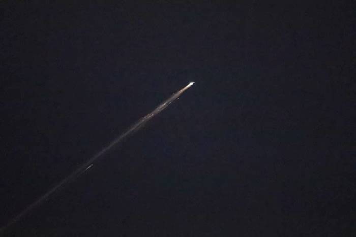 新西兰北部科罗曼德尔半岛上空出现一个火球