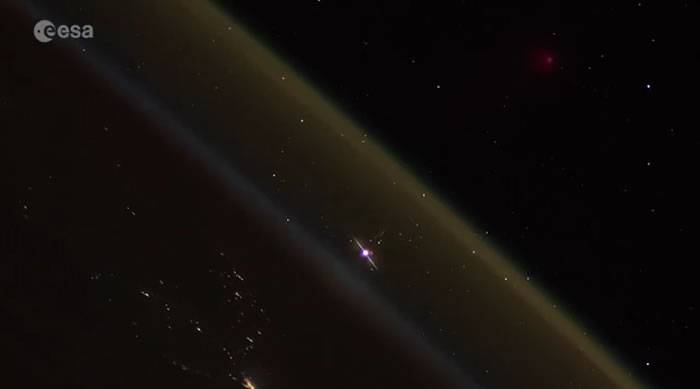 从400公里上空国际空间站拍摄到的联盟-FG运载火箭发射壮观景象
