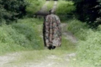 不知是人是鬼？瑞士西部毛勒斯“无脸军装幽灵”Le Loyon戴面具在森林徘徊15年