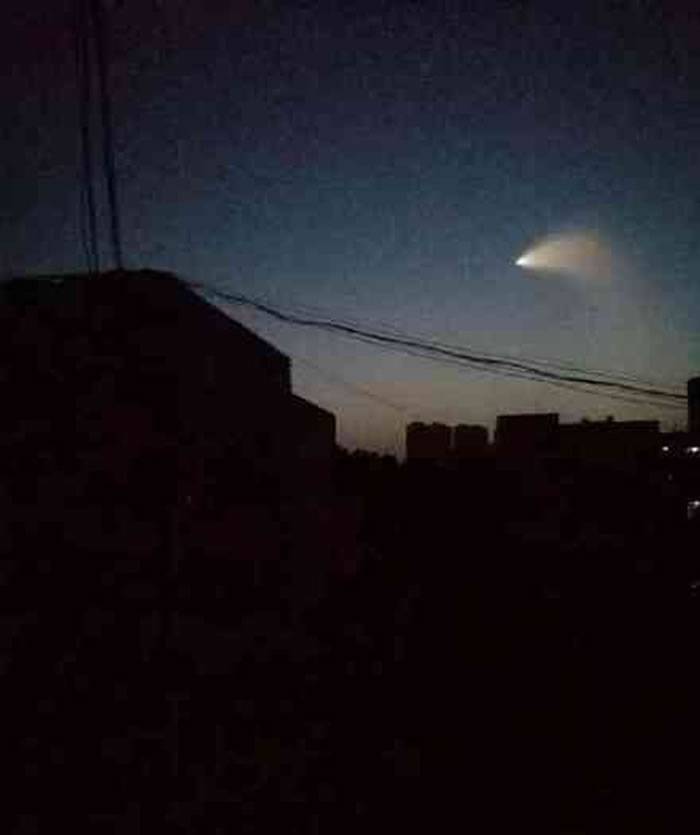 中国各地上空出现不明飞行物 军方微博：你们相信这世上有UFO吗？