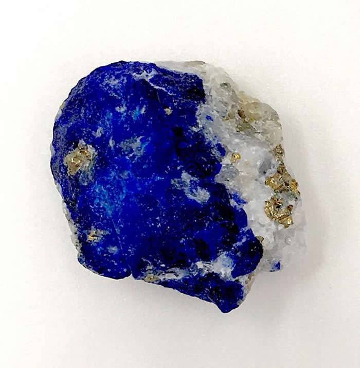 德国1000年前下葬的女性嘴里发现珍贵的蓝色青金岩