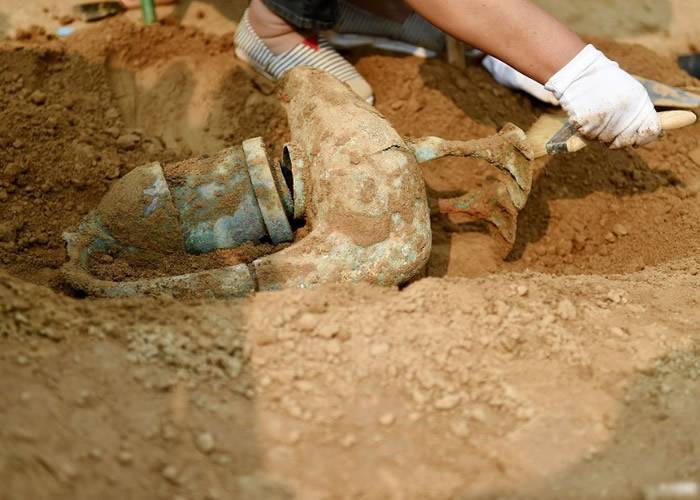 河南洛阳发现西汉贵族墓葬 挖出疑似千年美酒